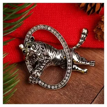 Брошь новогодняя "Тигр" прыжок в кольцо, цвет белый в чернёном серебре