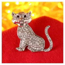 Брошь новогодняя "Тигр" сидящий, цвет белый в серебре