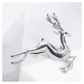 Брошь "Олень", цвет белый в серебре