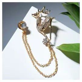 Брошь "Олень" с цепочками, цвет белый в золоте