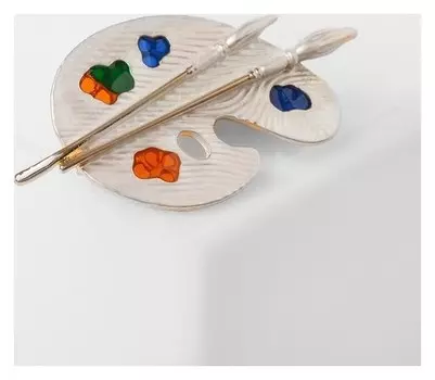 Брошь "Палитра" с кистями, белая в золоте