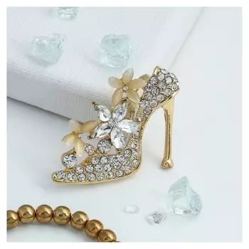 Брошь "Туфелька", цвет молочно-белый в золоте