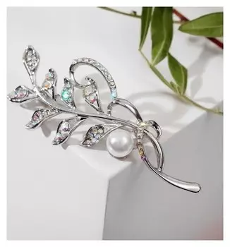 Брошь "Ветвь" с жемчужиной, цвет радужный в серебре