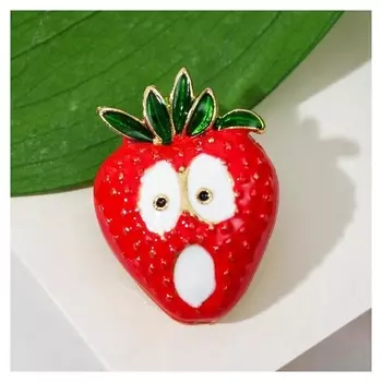 Брошь "Ягода клубника" эмоция удивления, цвет красно-зелёный в золоте