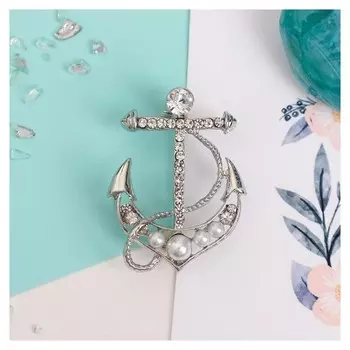 Брошь "Якорь" с бусинками, цвет белый в серебре