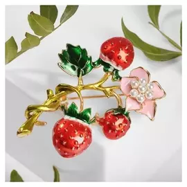 Брошь "Земляника" в цвету, цветная в золоте