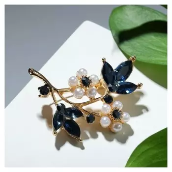 Брошь "Жемчужные цветы" со стеклянными листами, цвет бело-синий в золоте