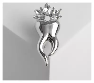 Брошь "Зуб" в короне из страз, цвет белый в серебре