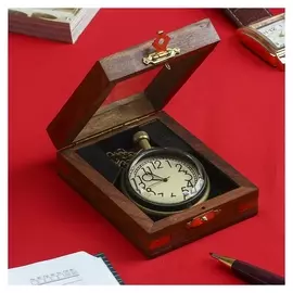 Часы кварцевые в шкатулке "Честь" 10х7х3 см