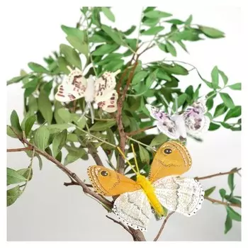 Декор на прищепке из пластика Бабочка