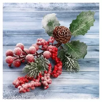 Декор "Зимние грезы" ягоды шишка иней хвоя 26 см