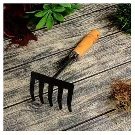 Грабли, длина 26 см, ширина 9 см, резная ручка