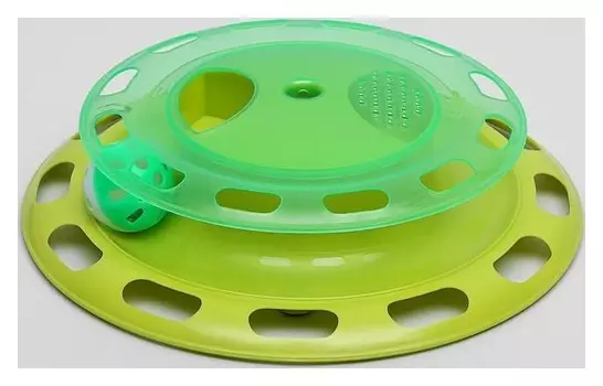 Игровой комплекс для кошек с отсеками для корма и шариком