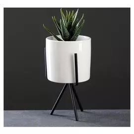 Кашпо "Цилиндр" белое, на черной подставке 15*8*8см