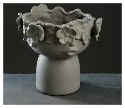 Кашпо фигурное "Мальчик с венком", серое, 19*19см