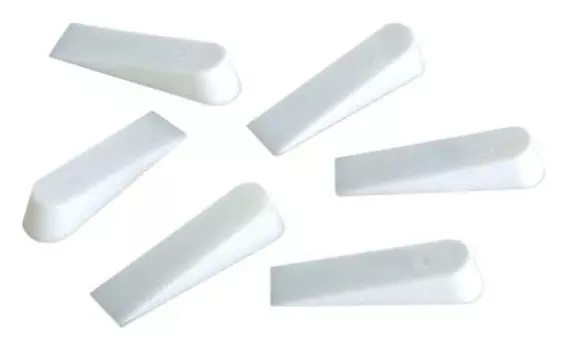 Клин для кладки плитки Lom, 33х7х9 мм, в упаковке 50 шт