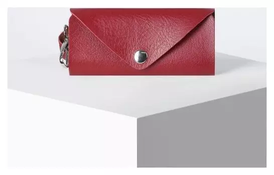 Ключница, 7 карабинов на кнопке, цвет красный