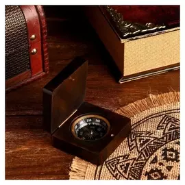 Компас "Балтиец" в шкатулке 2,7х6х6 см