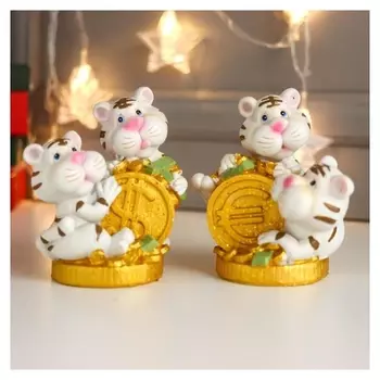 Копилка полистоун "Кремовые тигры с большими монетами" 11х6,5х10 см