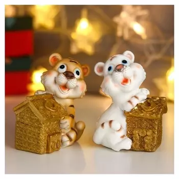 Копилка полистоун "Тигрёнок с золотым домиком" 10,3х7х8 см