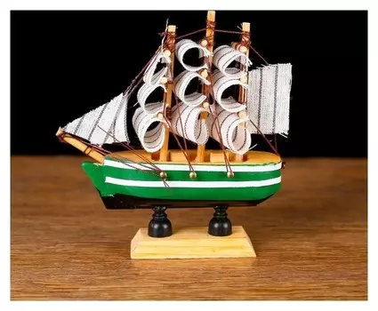 Корабль сувенирный малый «Клеймор», борта зелёные с белой полосой, паруса белые, 3×10×10 см