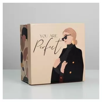 Коробка подарочная квадратная Girl, 22 × 22 × 12 см