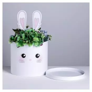 Коробка шляпная для цветов с доп. элементом «Белый зайка», 22 × 22 см