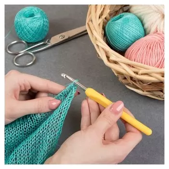 Крючок для вязания, с пластиковой ручкой, D = 5,5 мм, 14 см, цвет жёлтый