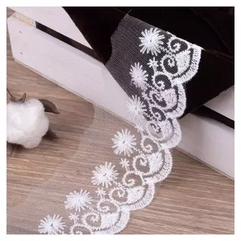 Кружево на сетке, 70 мм × 14 ± 1 м, цвет белый