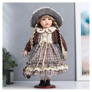 Кукла коллекционная керамика "Лаура в зелёном платье, коричневом джемпере" 40 см