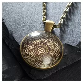 Кулон-амулет "Ом в лотосе" на цепочке, цвет бронзовый