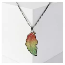 Кулон-амулет "Помпеи" лист с иероглифами, цвет зелёно-жёлтый в серебре, 70 см