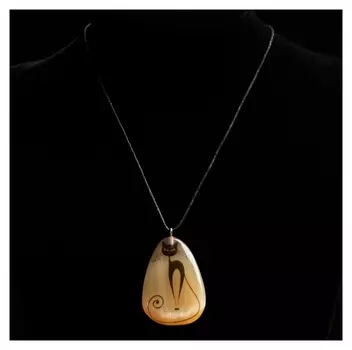 Кулон «Взгляд кошки», селенит