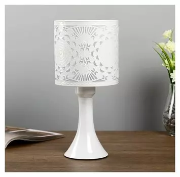 Лампа настольная "Бриз" 1xe27 40вт белый 14,5х14,5х31 см.