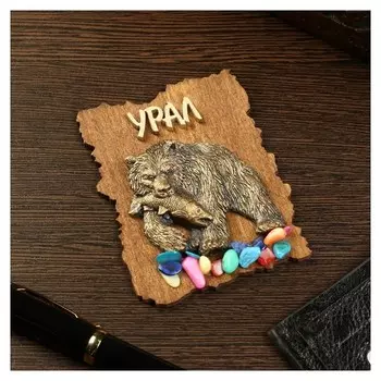 Магнит "Медведь с рыбой новый", дерево, гипс, 7х9 см