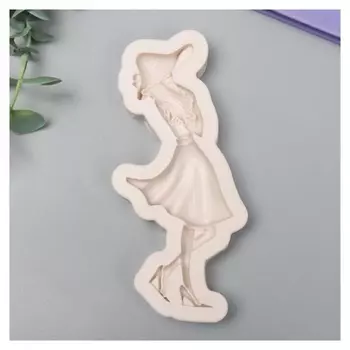 Молд силикон "Девушка в шляпке и короткой юбке" 13,5х6 см 1,8х15,5х7,2 см