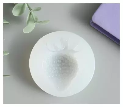 Молд силикон "Клубничка" 6х1,5 см