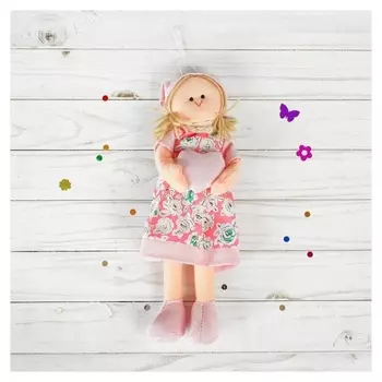 Мягкая игрушка-подвеска кукла "Инна" с сердцем в ручках, виды