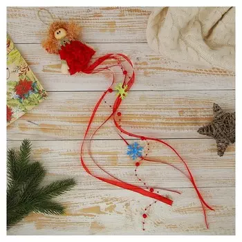 Мягкая подвеска "Ангелочек - шлейф со снежинками" 10*8 см красный