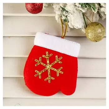 Мягкая подвеска "Варежка с золотой снежинкой" 8*6 см красный