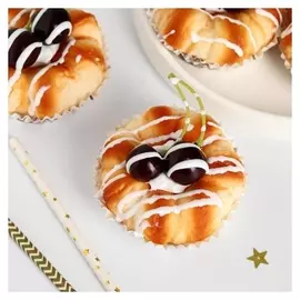 Муляж выпечка "Сладкое настроение" 8х5 см вишня