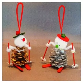 Набор для создания подвесной ёлочной игрушки из шишек «Снеговики на лыжах», набор 4 шт.