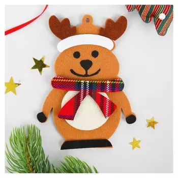 Набор для творчества - создай ёлочное украшение из фетра «Олень в шарфике»