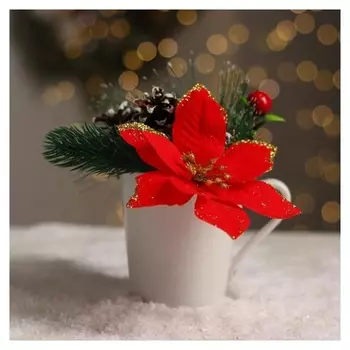 Новогодняя композиция «В кружке с цветком»