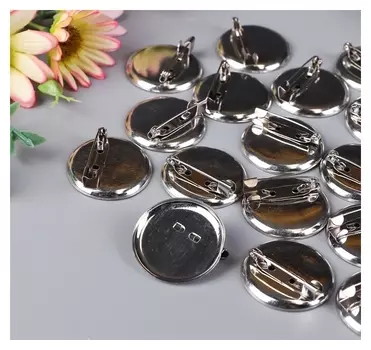 Основа для творчества "Значок с булавкой" набор 20 шт площадка 2,9х2,9 см