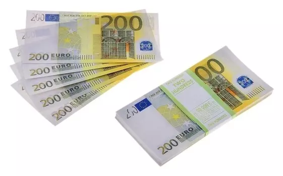 Пачка купюр 200 евро