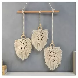 Панно настенное в технике макраме "Три листочка на веточке" белый 55х42 см