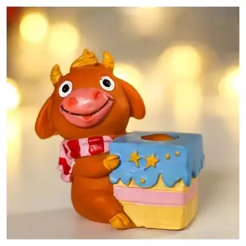 Подсвечник "Бычок в шарфе с тортом"
