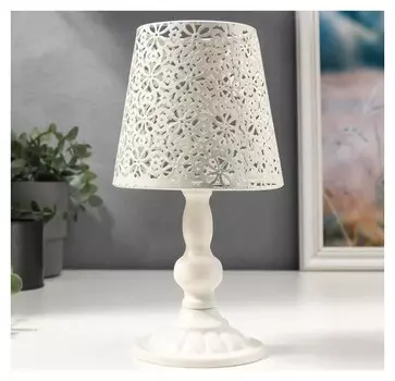 Подсвечник металл на 1 свечу "Абажур с цветами" белый 23х11х11 см