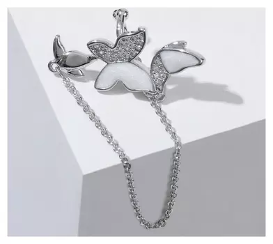 Серьга "Каффа" объёмная бабочка с цепочкой, цвет белый в серебре